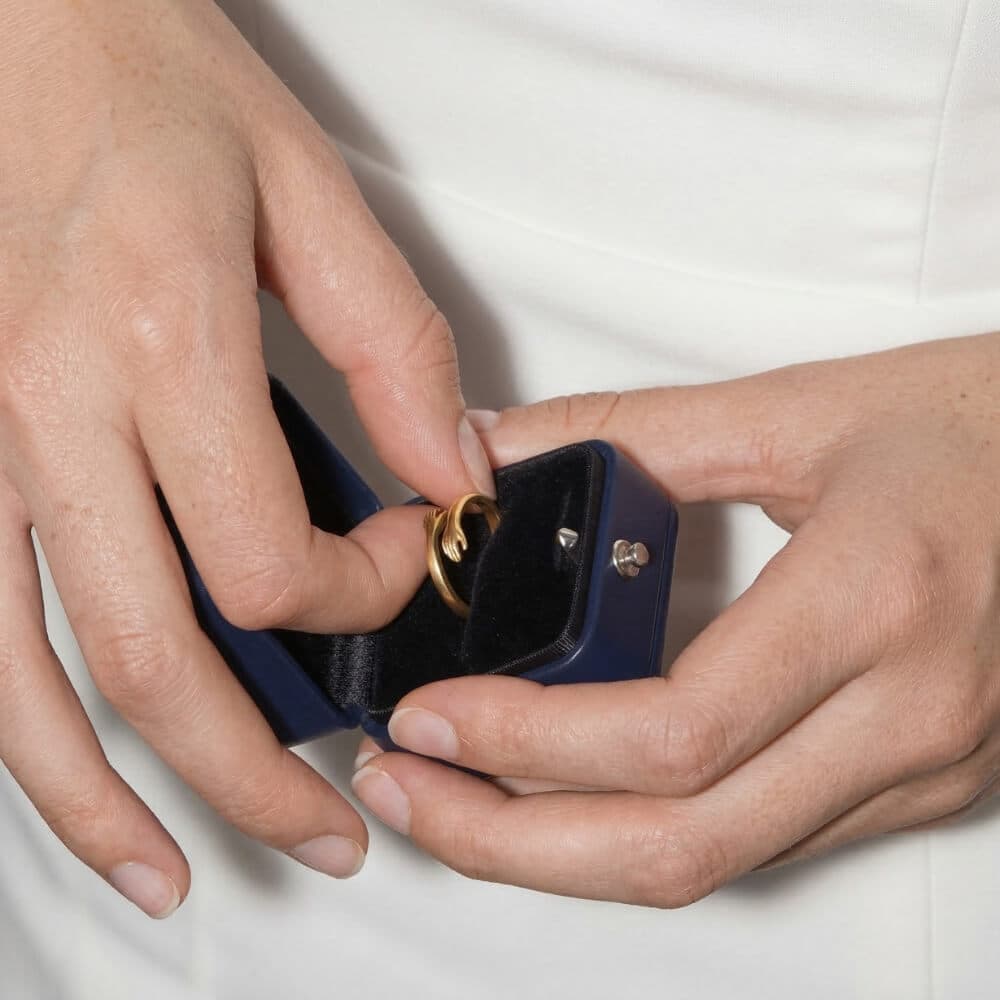 El Anillo de Abrazo original